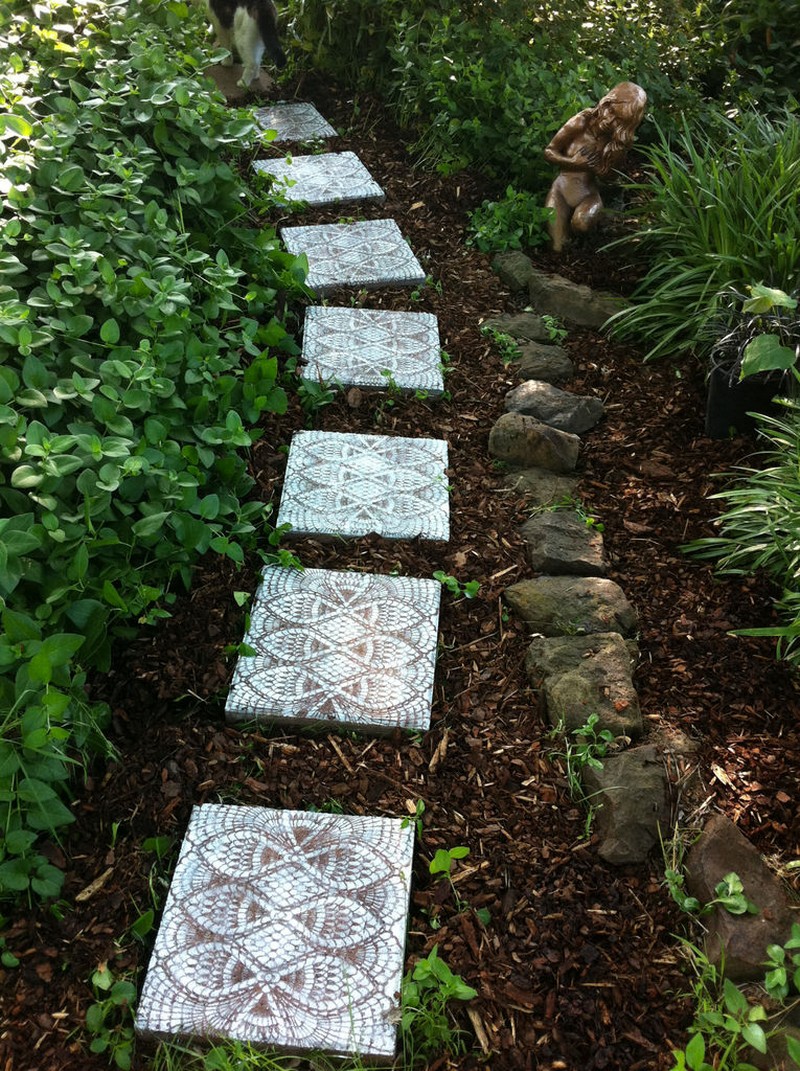 DIY Lace-like stepping stones