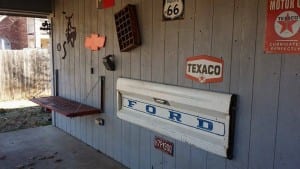 Creative Tailgate Wall Bench