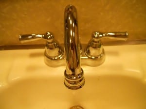 Replacing an old faucet in an inexpensive way