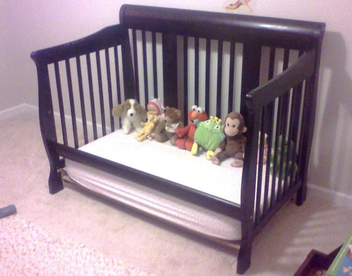 From a baby crib to a toddler bed