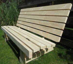 Awesome 2-in-1 Picnic Table and Bench: 7-Step Project