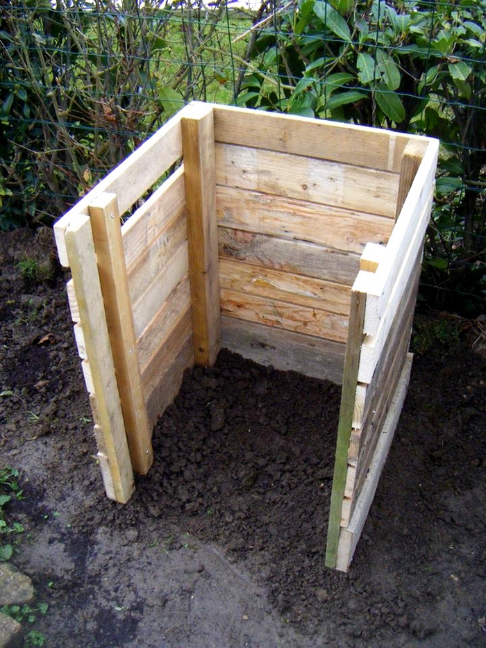 DIY Pallet Compost Bin
