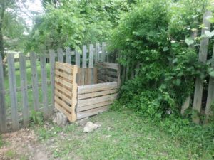 DIY Pallet Compost Bin