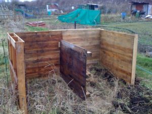 DIY Pallet Compost Bin