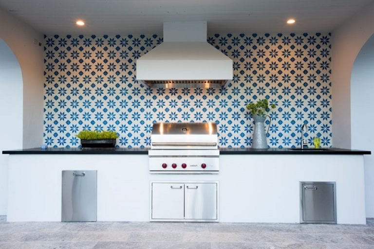 6 Stunning Backsplash Materials for Your Outdoor Kitchen - Your ...