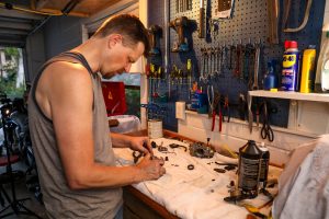 Using a power tools organizer can provide a number of benefits.