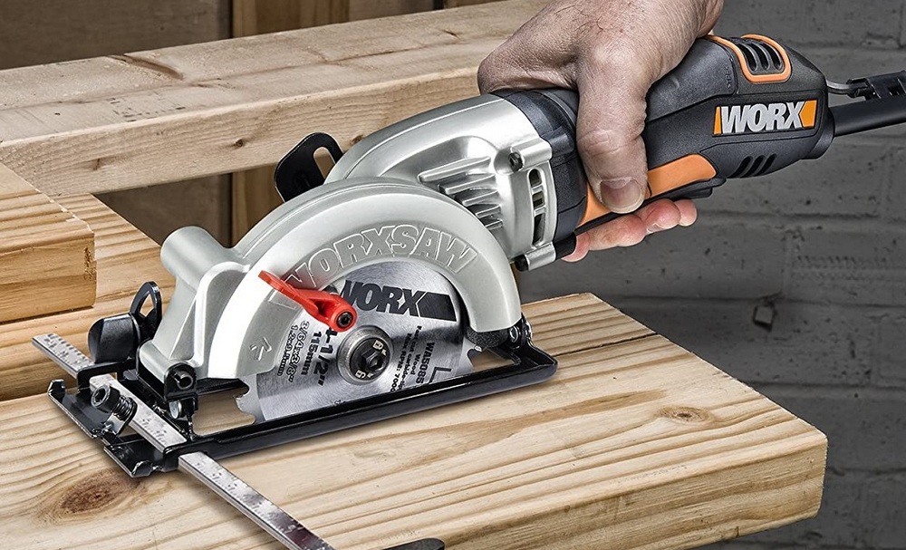 A Circular saw is among the most used tools in construction sites, woodshops, and DIY workshops alike.