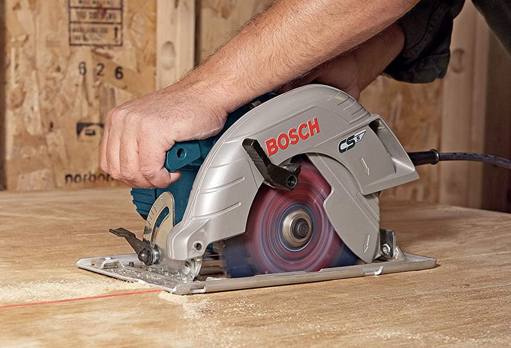 The CS5 comes with a Bosch 7 1/4-inch 15 A left-blade circular saw, a blade wrench, and a 24-tooth carbide blade.
