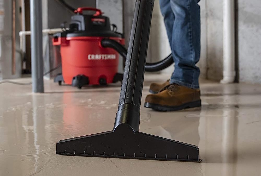 If you’re looking for a high-capacity shop vacuum that can support some serious debris cleanup, then we recommend that you consider the CRAFTSMAN CMXEVBE17595 Shop Vacuum.