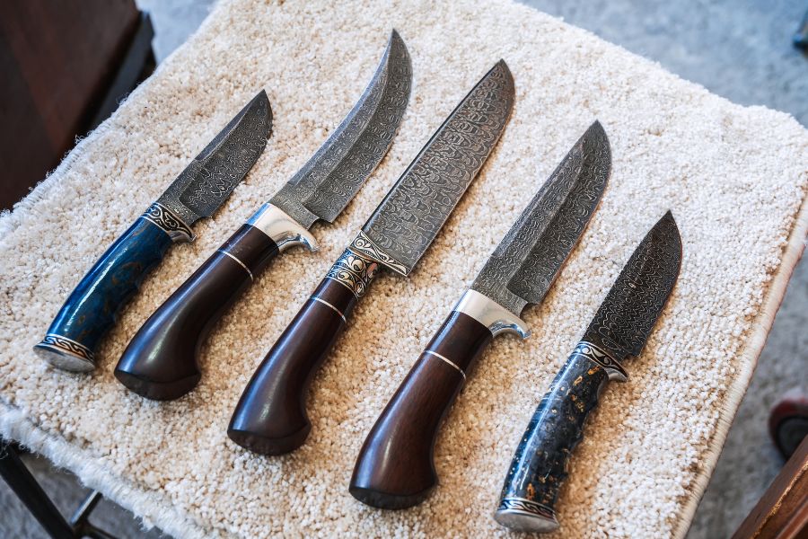 A sealant will prevent oxidation and preserve the look of your Damascus blade. 